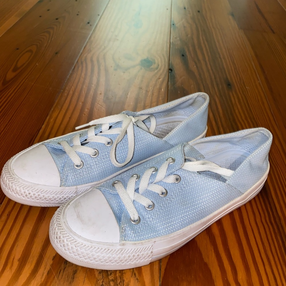 Unique style of low converse